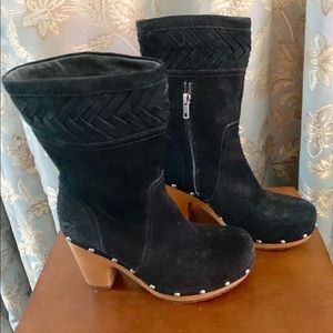 New Ugg black suede.boots with heel size 6